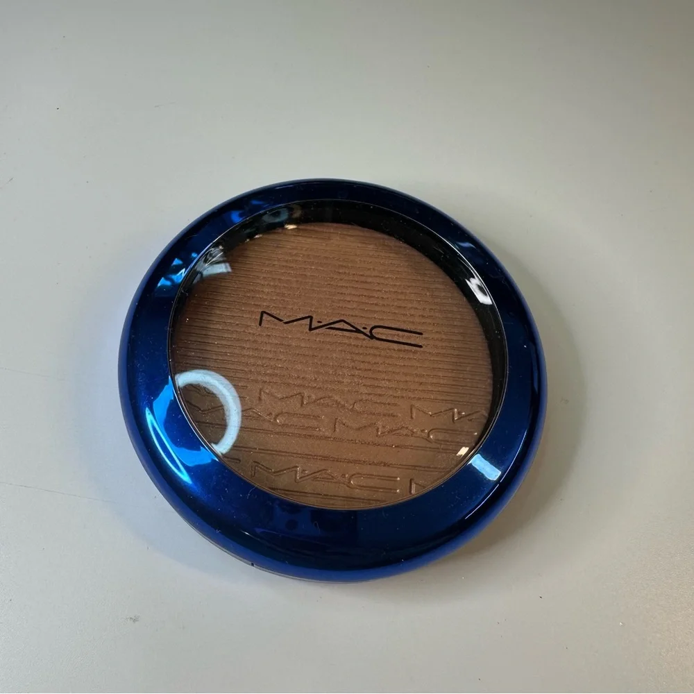 MAC Cosmetics Shaft of Gold - Bronzing Highlighter Powder - Warm Gold